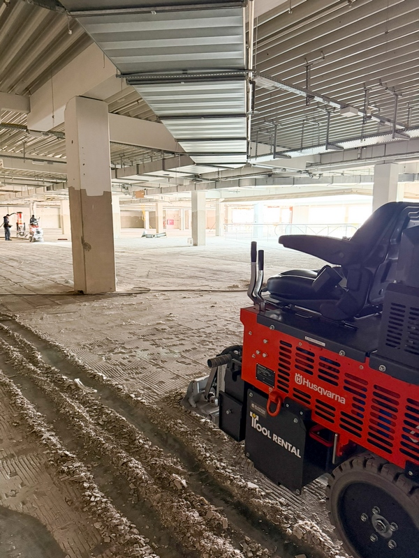 ⌀600mm Bodenschleifmaschine mit Absaugung mieten (400V) 5 Akku Aufsitz-Bodenbelagentferner mieten
